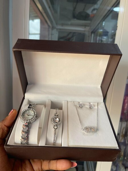 Ensemble Bijoux et Montre Élégant