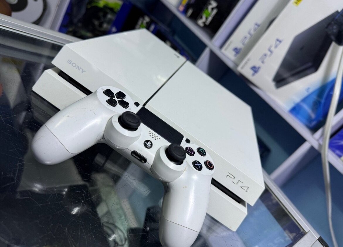 Console PS4 Blanche avec Manette