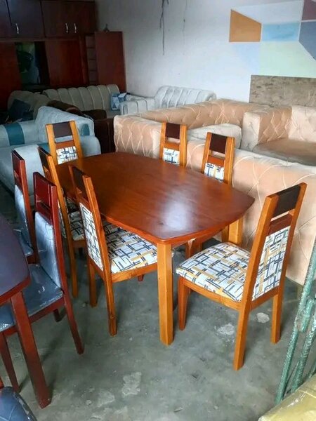 Table et Chaises en Bois