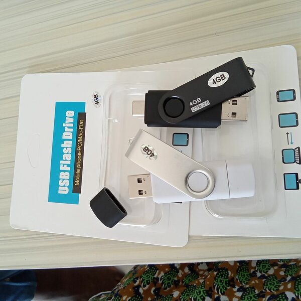 Clé USB 2en1 4GB