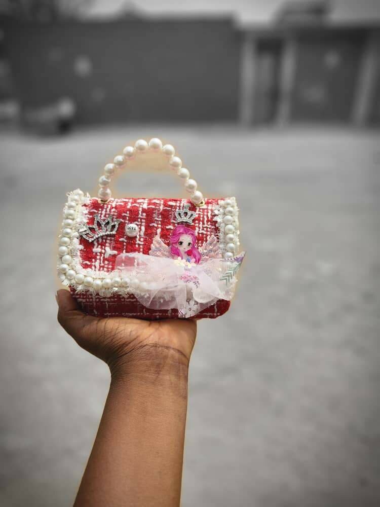 Sac à main perlé élégant