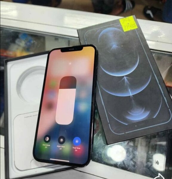 IPhone 12 pro max 256 go