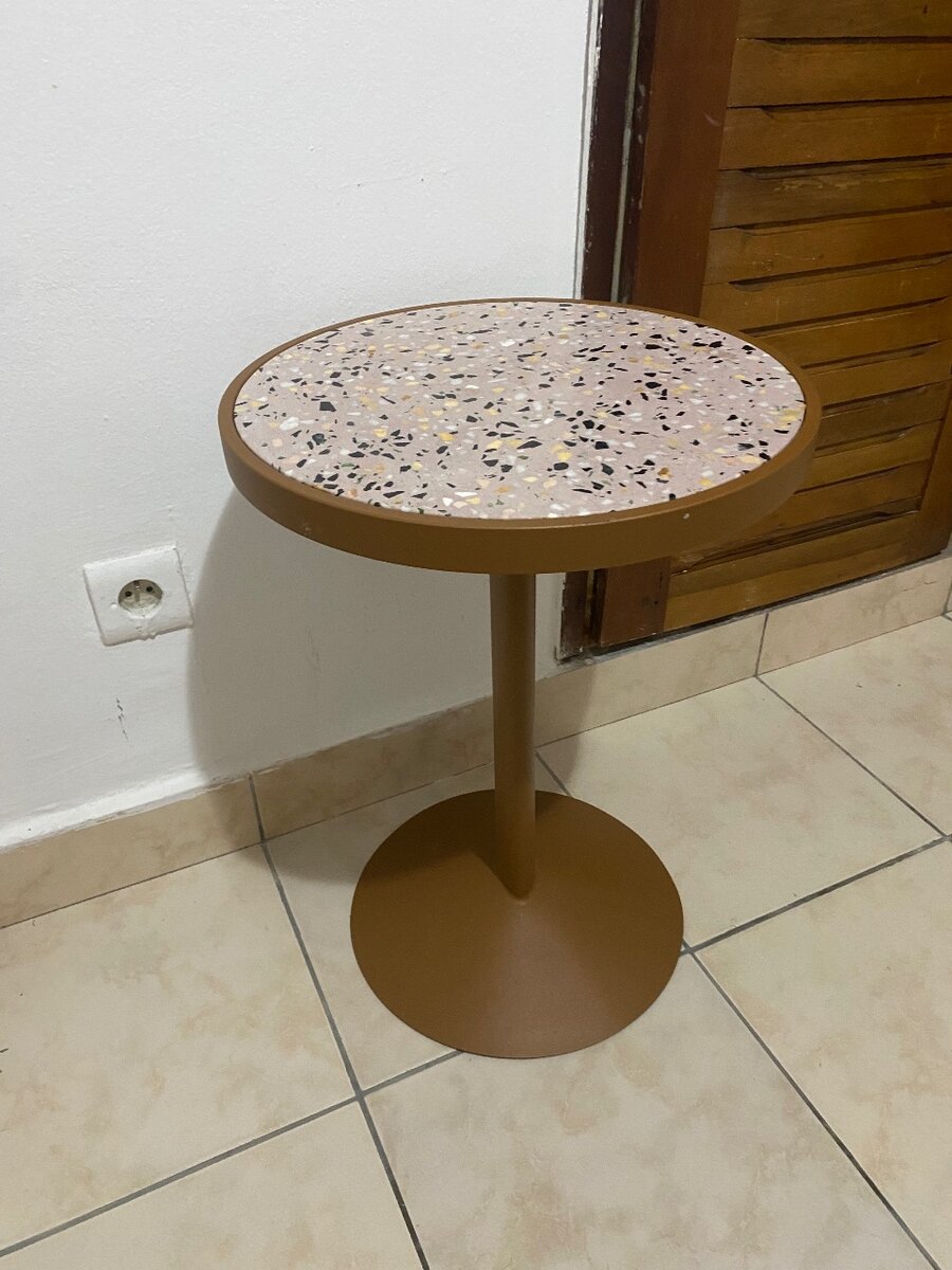 Table d'appoint terrazzo élégante