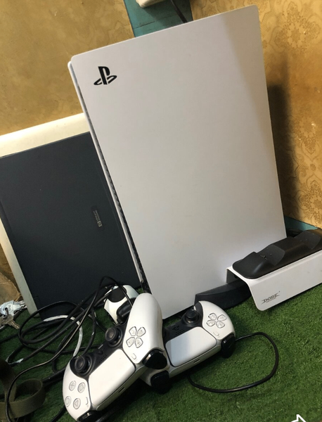 Console Sony PS5 avec Manettes