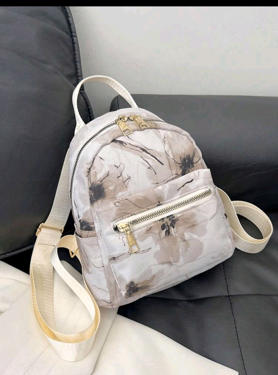 Large storage capacity Mini bagpack