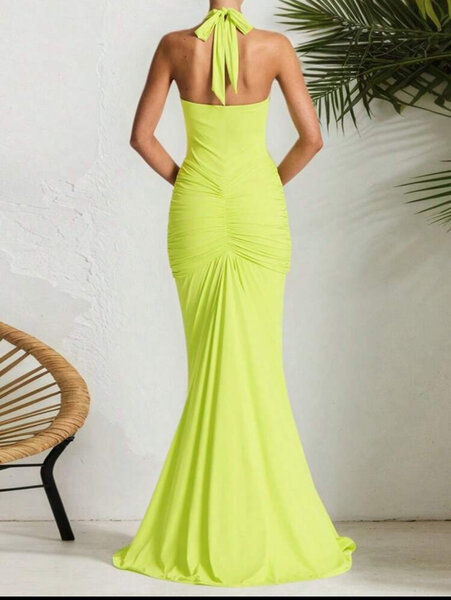 Élégante robe dos nu jaune