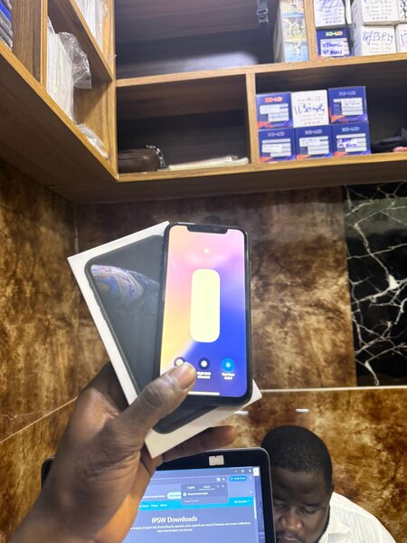 iPhone XR Noir 64 Gb