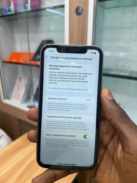 iPhone 11 64GB Violet