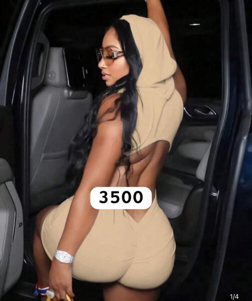 Robe moulante dos nu échancrée