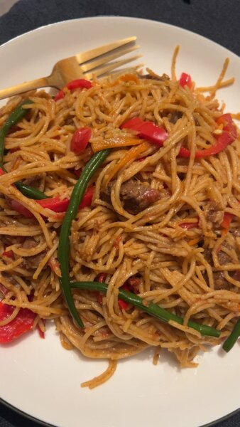 Délicieuses nouilles sautées