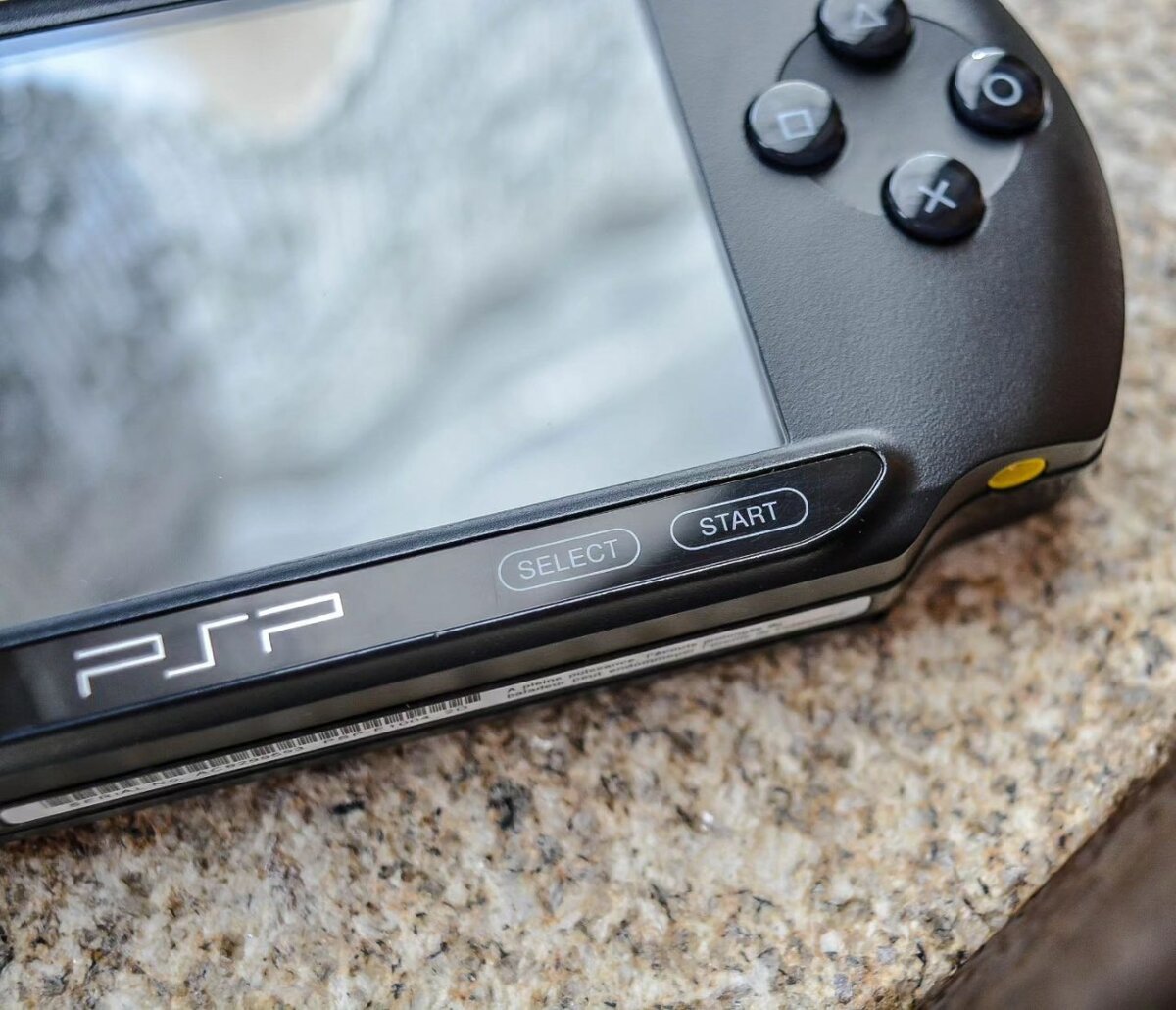 PSP nouveau dans carton + 50 jeux avec 1 pochette offerte