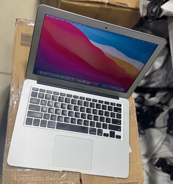 Ordinateur portable élégant Apple