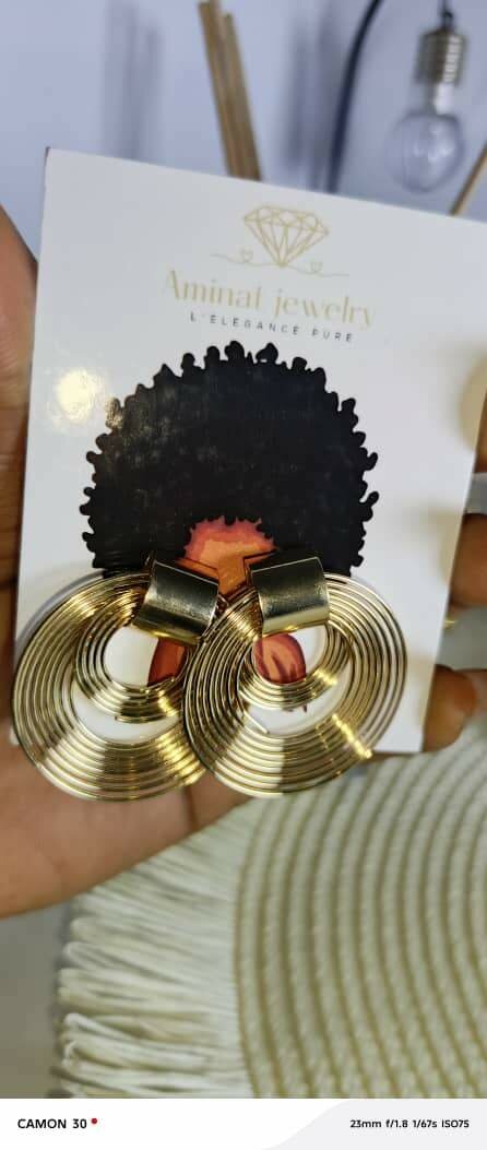 Boucles d'oreilles dorées pendantes