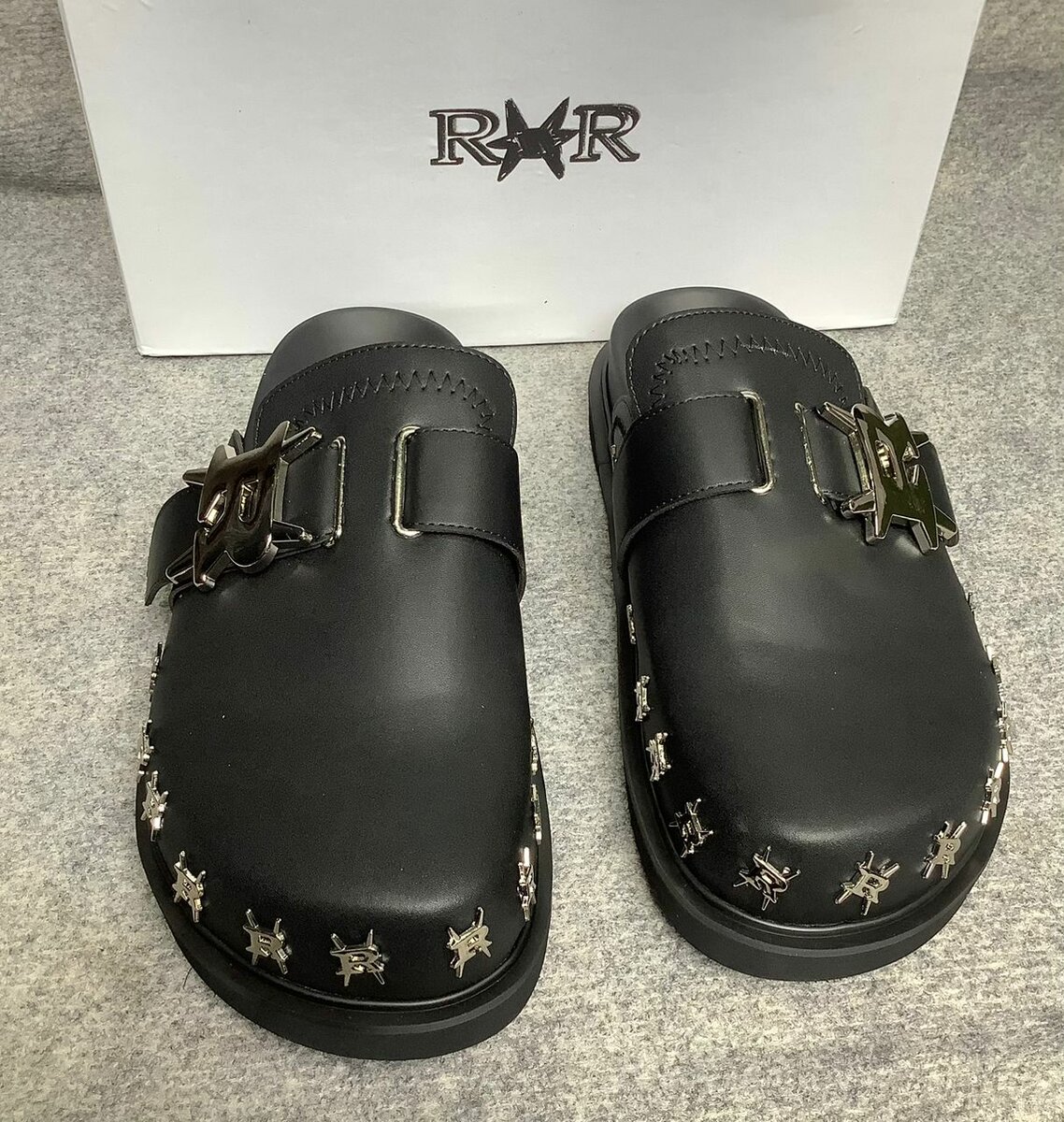 Mules en cuir avec boucle