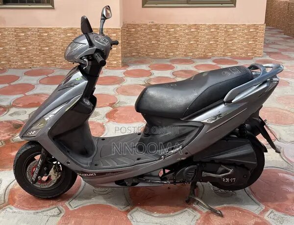 Suzuki GSR 2012 Gray