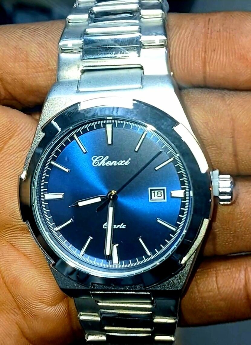 Montre homme (avec  livraison  yango gratuit )