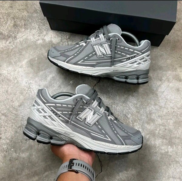 Baskets de course grises