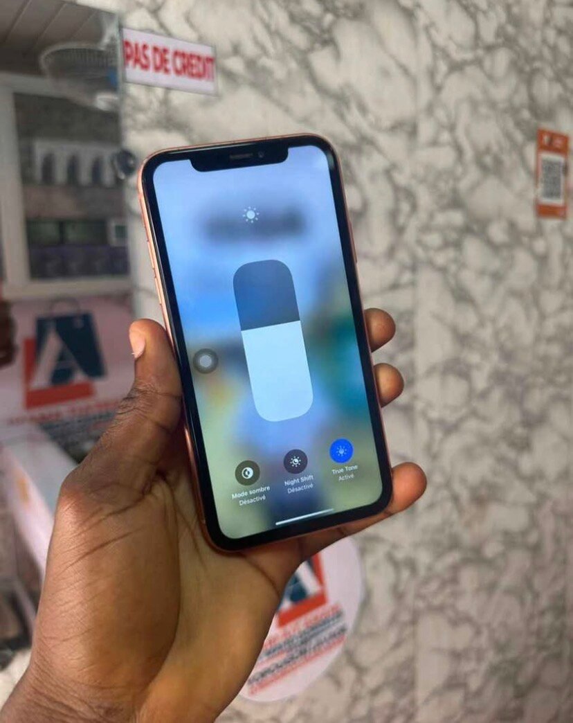 iPhone XR Corail 64Go Débloqué