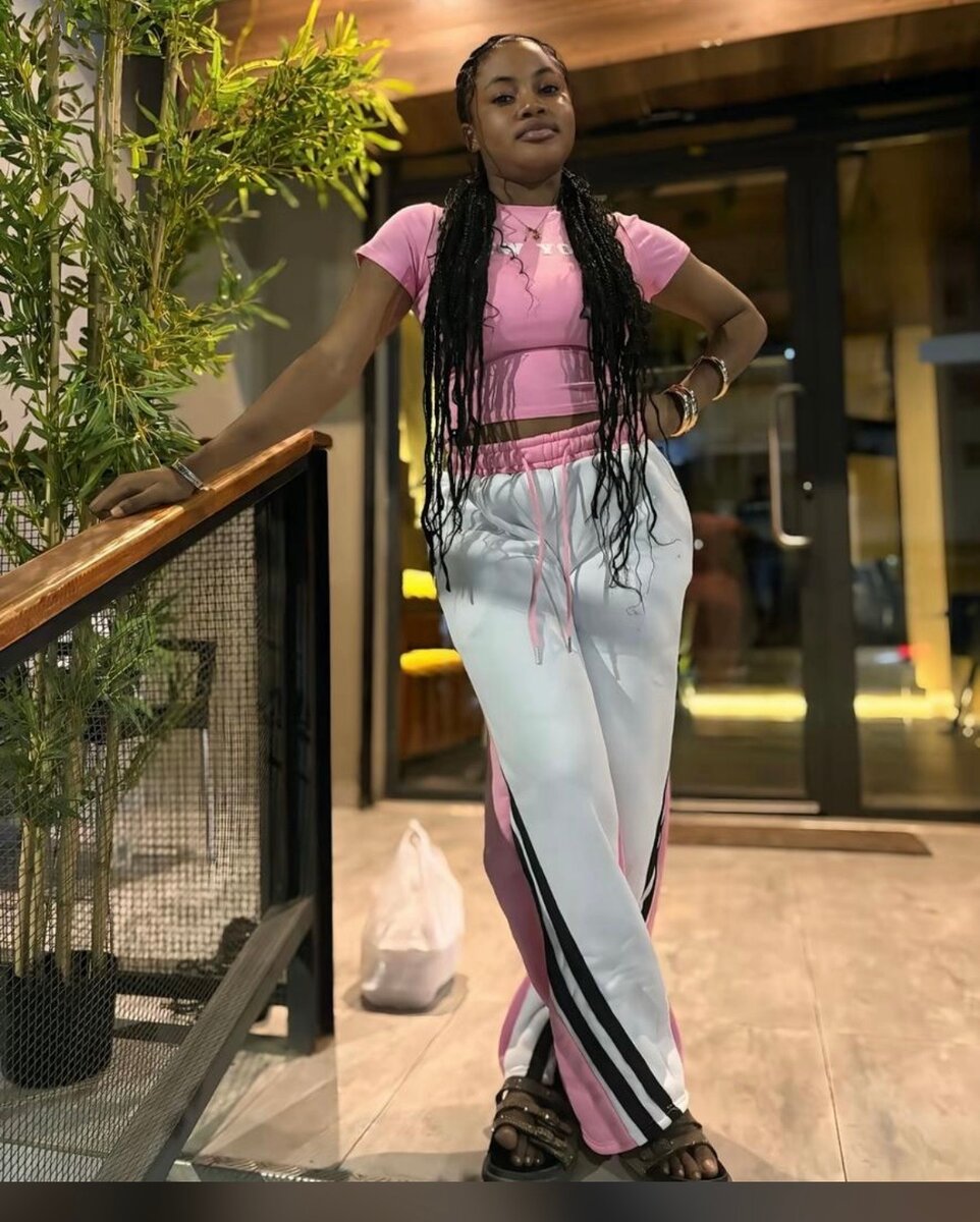 T-shirt et pantalon de sport