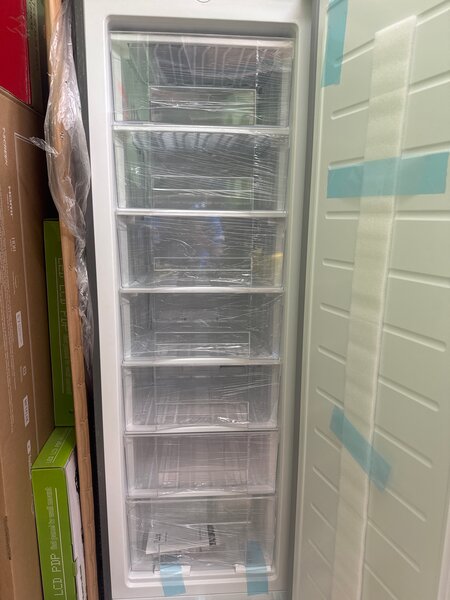 Congélateur vertical moderne