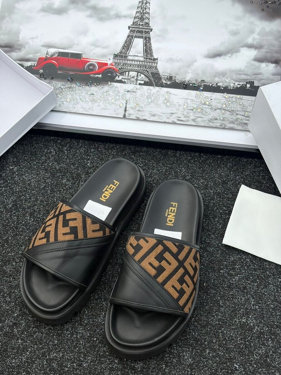 Sandales Fendi élégantes