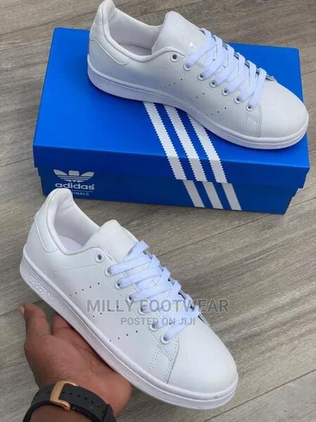 Chaussures Adidas blanches