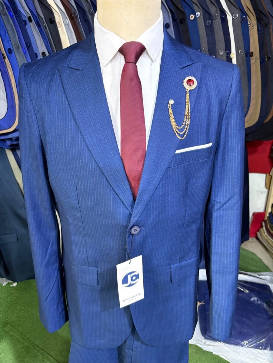 Costume élégant homme classique