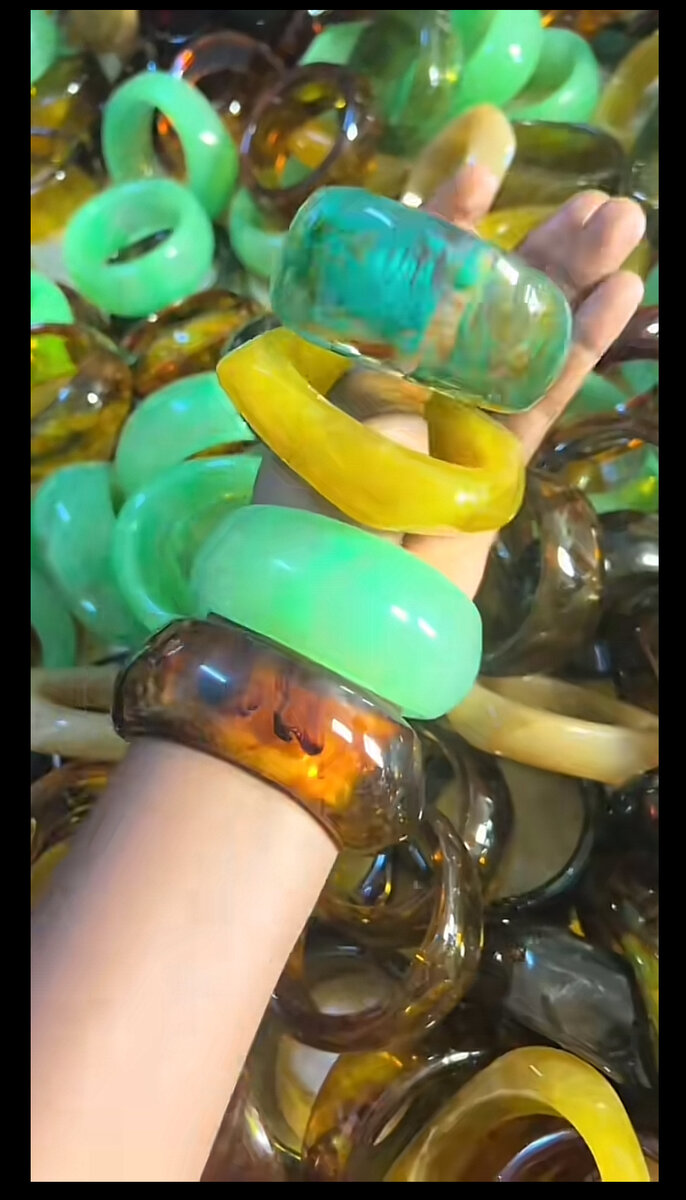 Bracelets en résine colorée