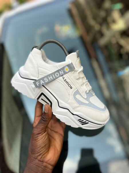 Baskets tendance blanches