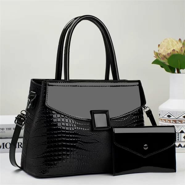 High-quality, stylish women's bag with an accessory