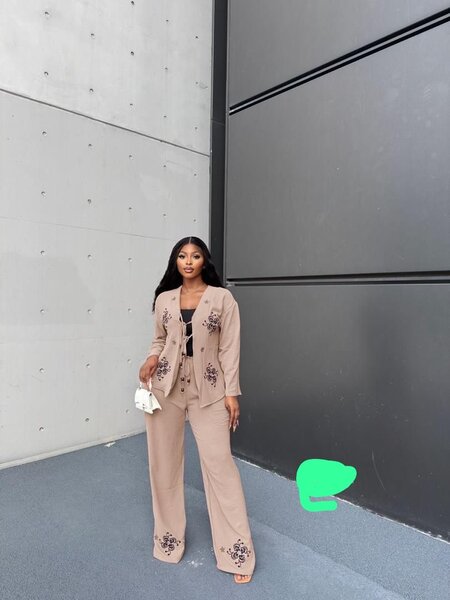 Ensemble élégant femme brodé