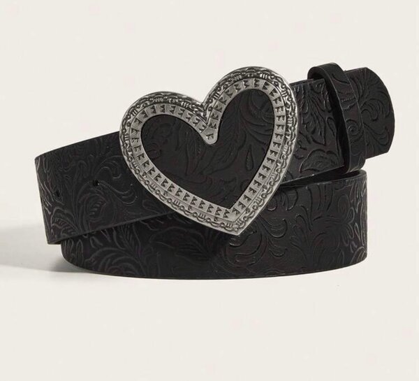 Ceinture noire avec boucle cœur