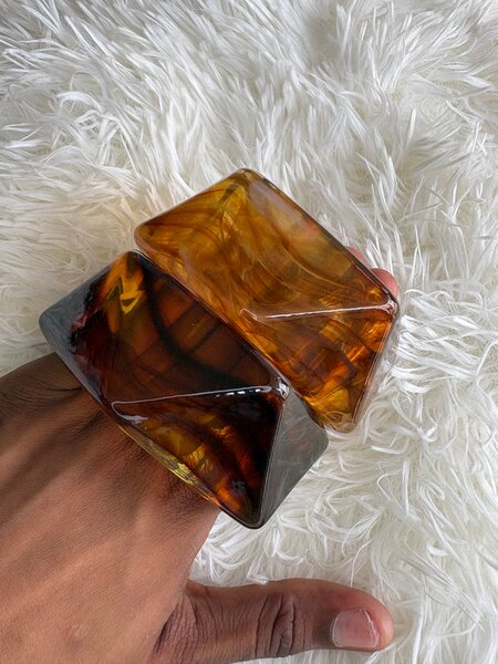 Bracelets en résine  1 à 2000f