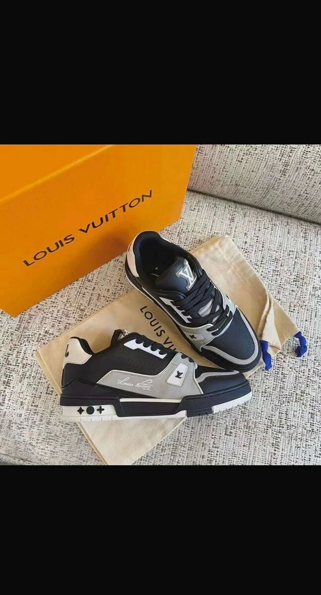 LV sneaker