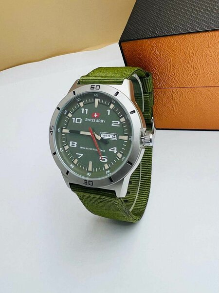 Montres Swiss Army et Casio élégantes