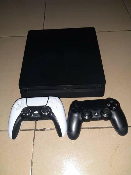 Sony PlayStation 4 Slim