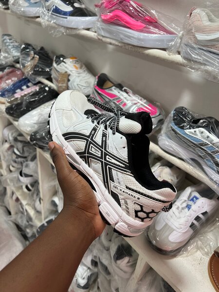 Asics Kahana
