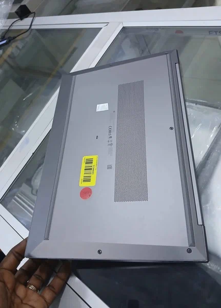 Ordinateur Portable Fin et Élégant