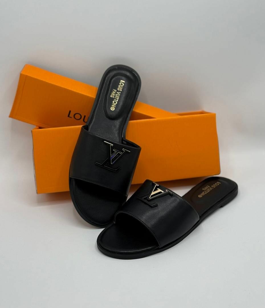 Louis Vuitton slippers