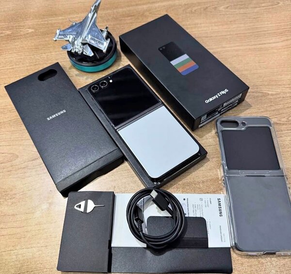 Samsung Galaxy Z flip 5 256/8