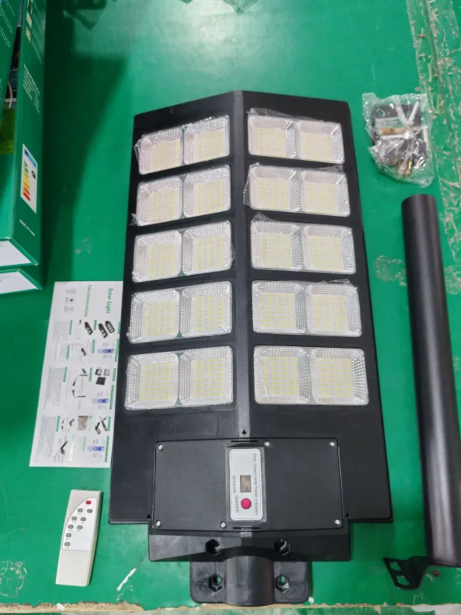 Lampe solaire LED extérieure