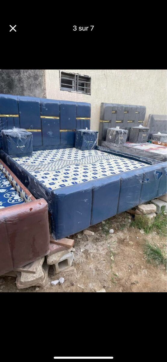 Lit double capitonné élégant