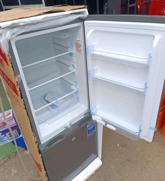 Réfrigérateur compact moderne