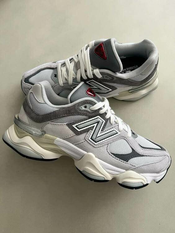 New Balance 9060 dans carton