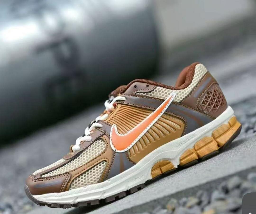 Nike Vomero 5 Sneakers