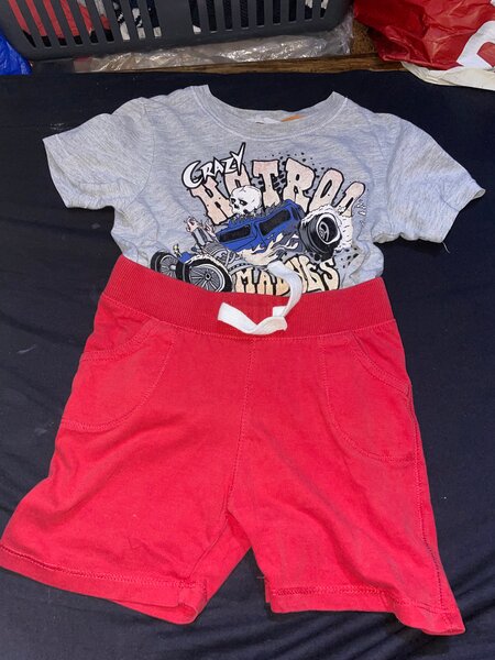 Lot de tenues pour enfants