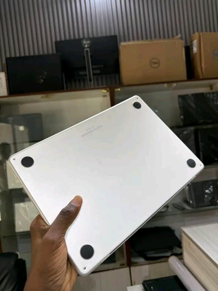 MacBook Air M2 Silver