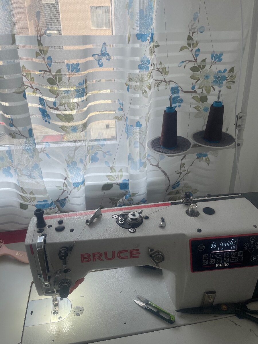 Продаю машинку BRUCE R4200