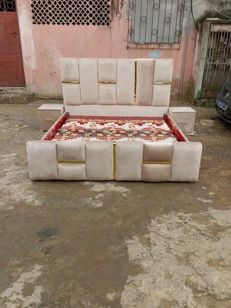 Lit double rembourré moderne