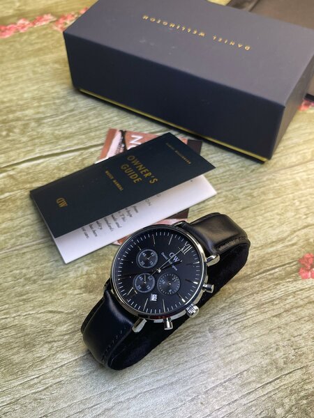 Montre Élégante DW